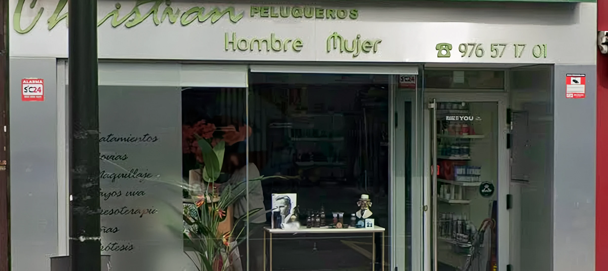 Fachada de Christian Peluqueros en la Avenida Santa Isabel, 97 de Zaragoza: peluquería y estética en Santa Isabel, Zaragoza