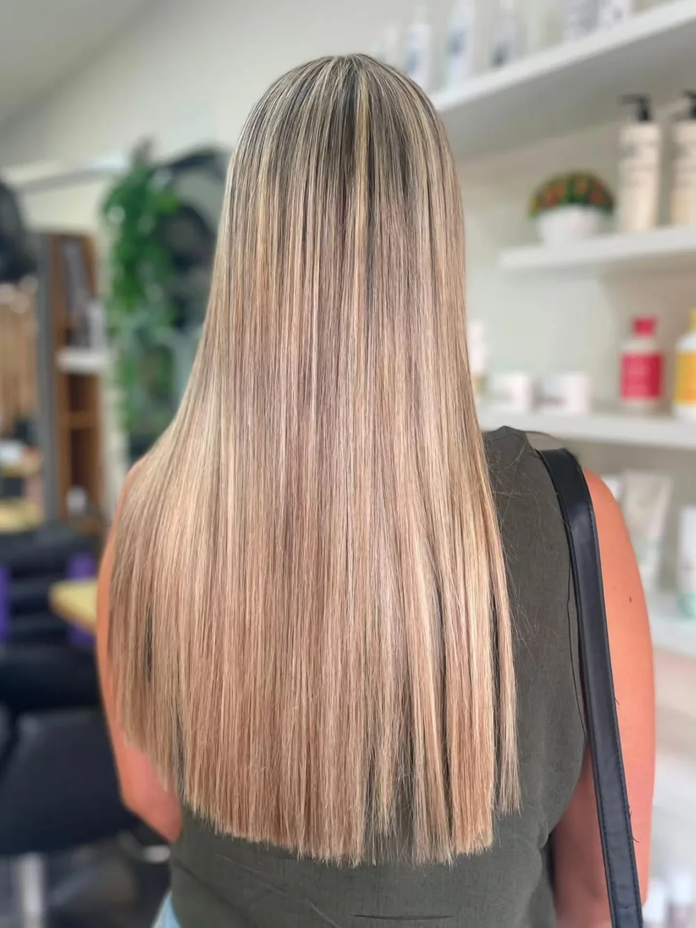 Melena larga con mechas babylight y raíz suave en Santa Isabel (Zaragoza)