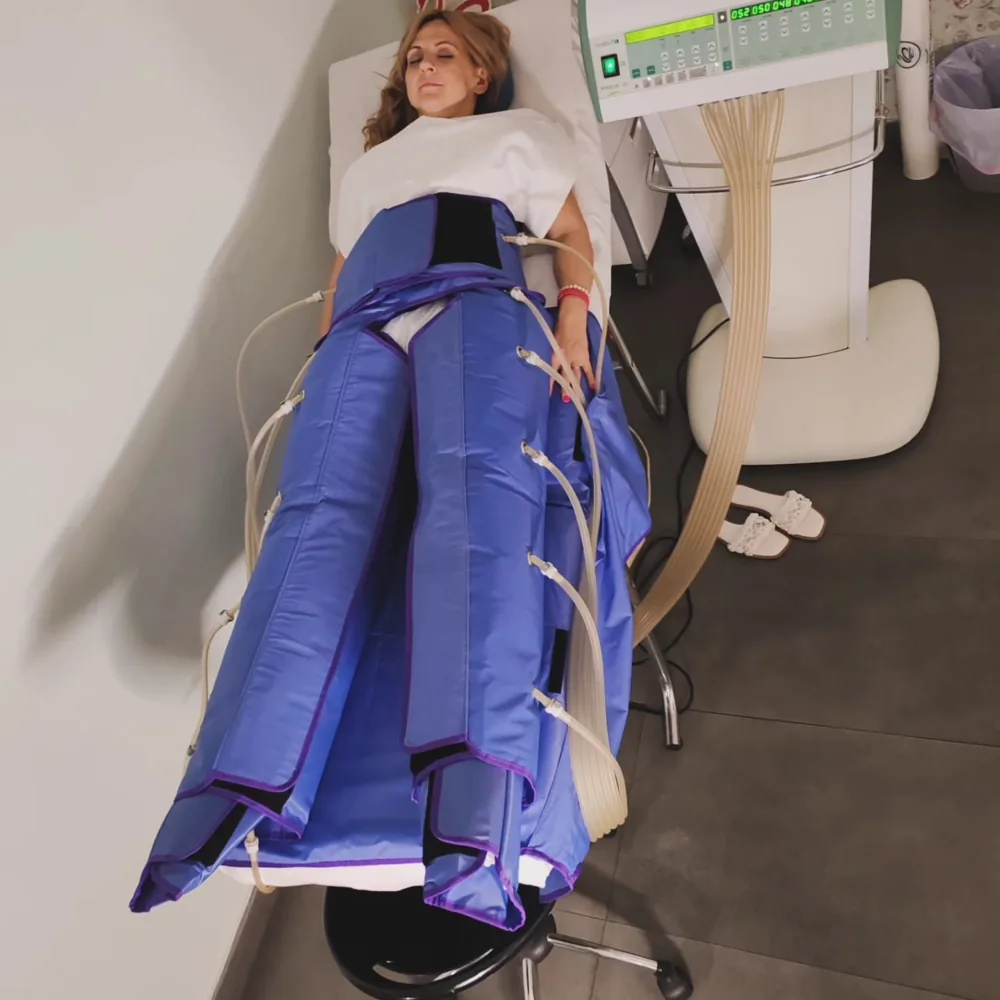Presoterapia en Zaragoza | Christian Peluqueros Botas de presoterapia durante una sesión en Zaragoza
