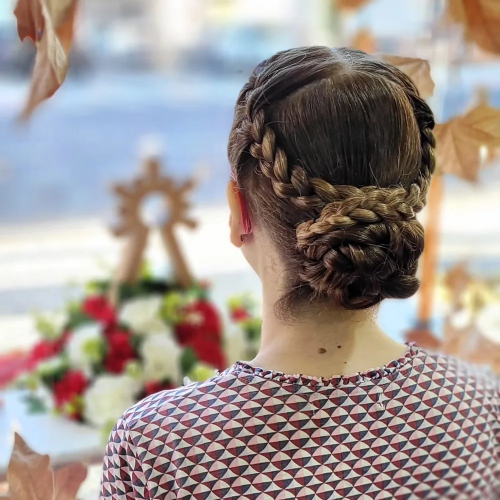 Recogido con trenzas en corona: recogidos y peinados en Santa Isabel (Zaragoza)