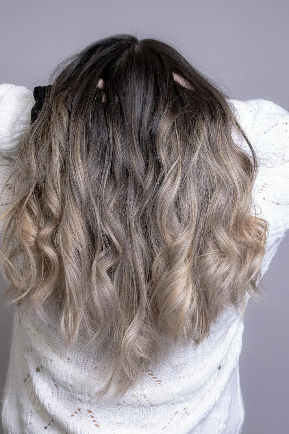 Ondas con balayage en tonos cenizas: barros de color en el barrio de Santa Isabel, Zaragoza