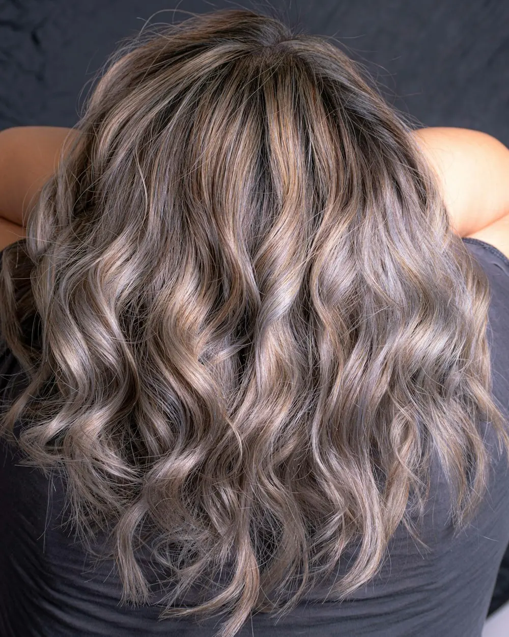 Cabello con mechas en tonos fríos: barros de color en Santa Isabel, Zaragoza